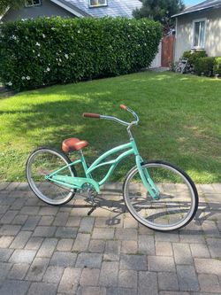26” Women’s Beach Cruiser LIKE NEW