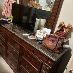 Bedroom 5 p set and household items