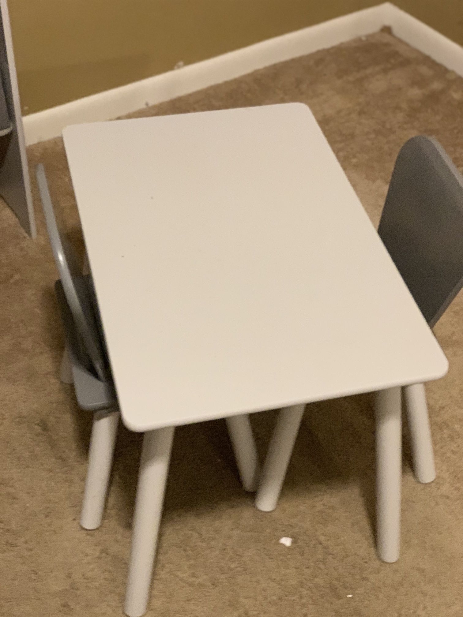 TODDLER TABLE TWO CHAIRS