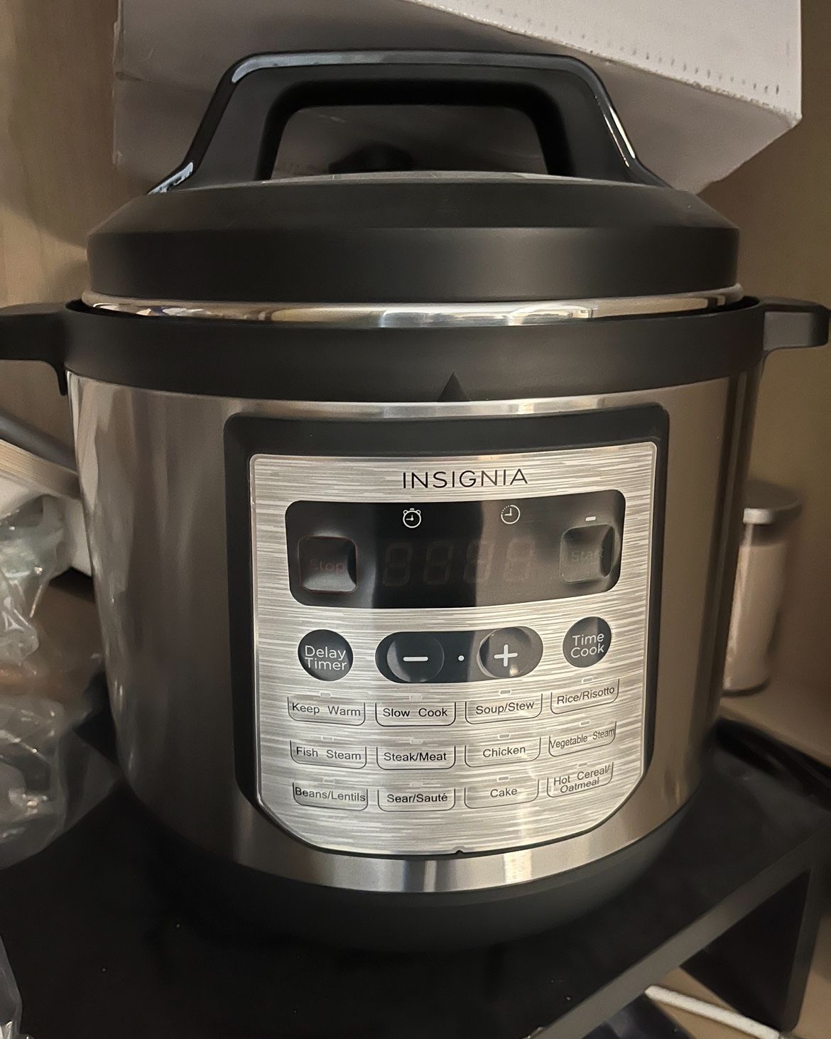 INSIGNIA MULTI-FUNCTION PRESSURE COOKER 8 QT. NEW (INSTANT POT TYPE)
