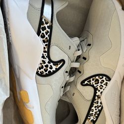 Nike Legend Essential 2 Premium Women's Training Shoes