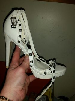 BCBG Heels Size 7 1/2