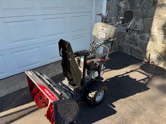 24” Briggs & Stratton Snowblower