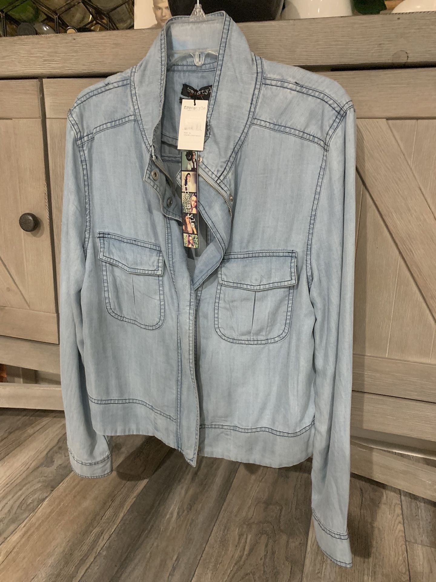 💙 New Denim Jacket, Light Wash Denim Jacket, Jean Jacket, Lightweight Denim Jean Jacket - New 💙