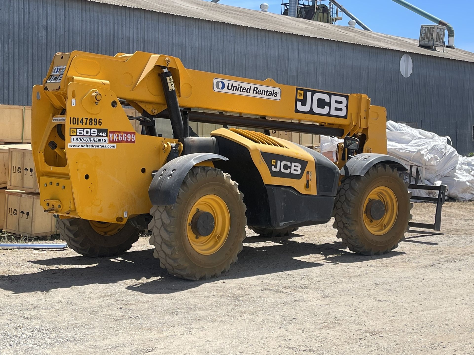 JCB Telehandler 590-42 , 9000LB 42FT  Reach Forklift 