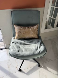 Extra Wide Office Swivel Chair (no wheels)