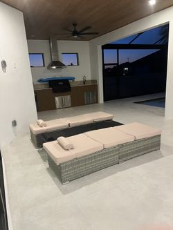 Tanning Luxury Outdoor Pool Beds 