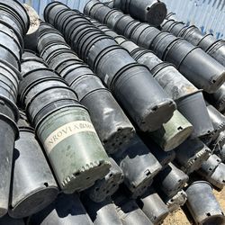 Used plant Pots 5gal (100 for $125 ) $2 Each 