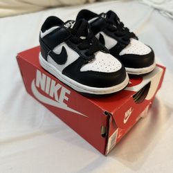 Nike Dunk Low (Toddler) “Panda” Size 4c