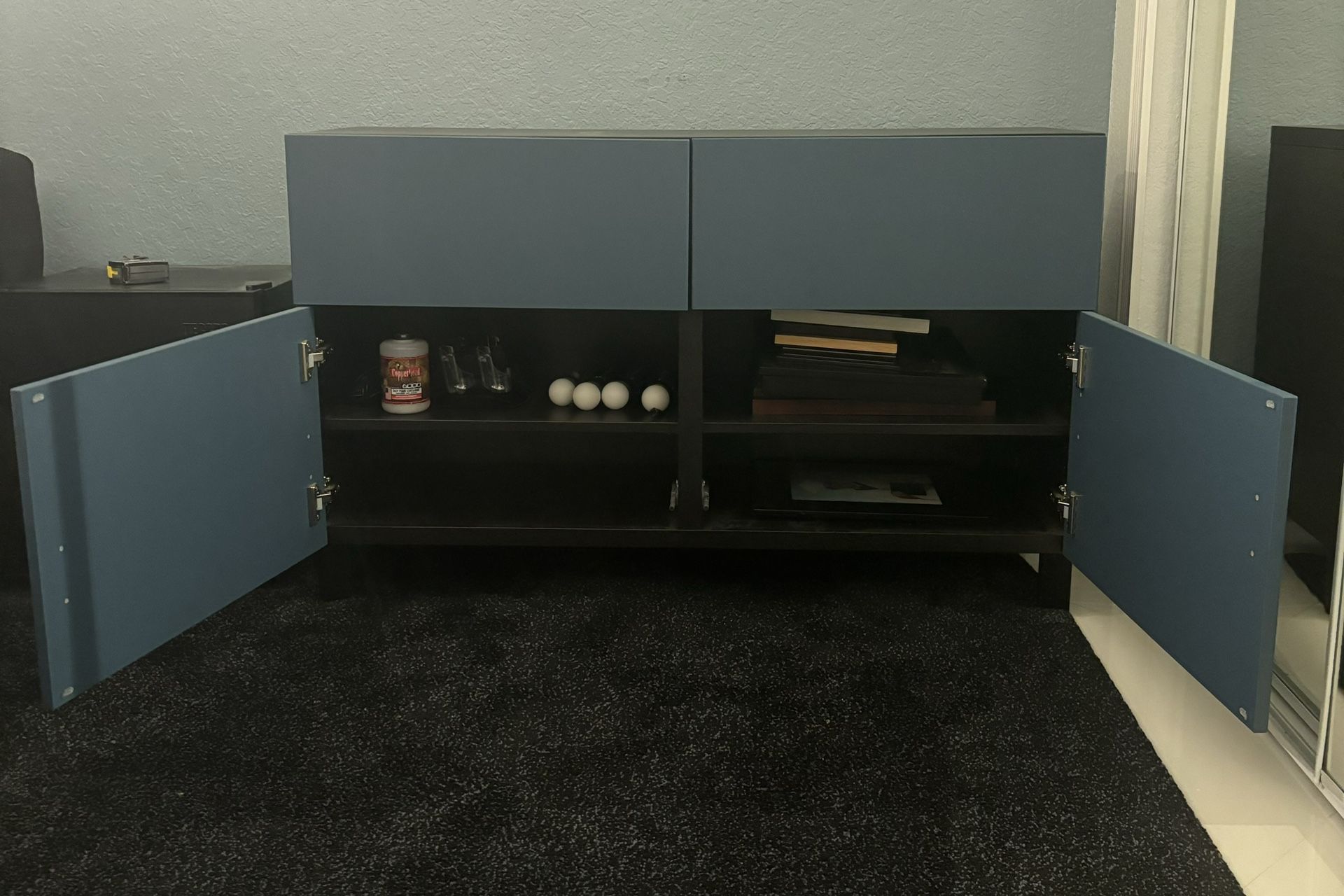4 Drawer Dresser * Almost New