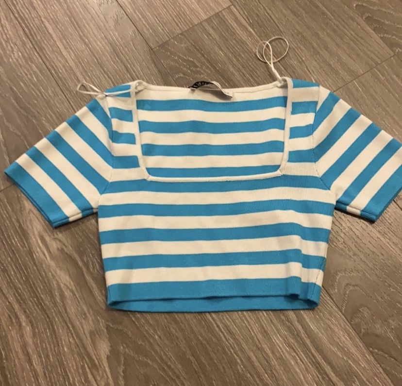 Zara knitted crop top. Xs-s