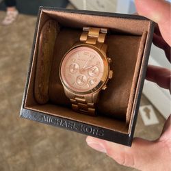 Michael Kors Rose Gold Watch/ Reloj Michael Kors Rosa Dorado