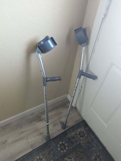 Dynarex Forearm Crutches-Youth, 4’2” to 5’2”, Push-Button Height Adjustment for Arms & Legs, Comfortable Hand Grips, 300 lb. Weight Capacity, 1 Pair
