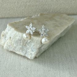 925 Sterling silver pearl zircon flower earrings.