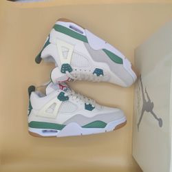 Air Jordan 4 Retro Pine Green