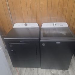 Maytag Smart Pet Pro Large Capacity 5.2cu Ft Top Loading Washer With Agitator And Gas Dryer Set 