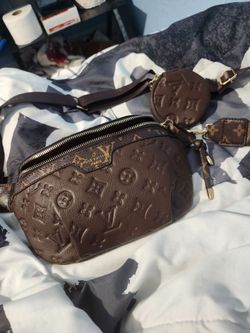 Louie VUITTON fanny pack