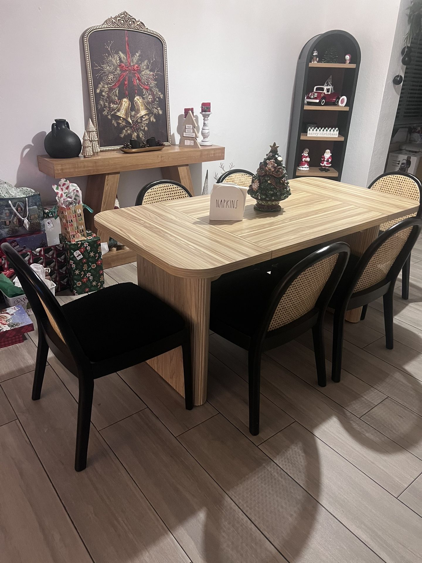 Dinning Table & 6 Chairs