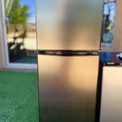 Danby mini fridge refrigerator 4.7 cu ft with freezer