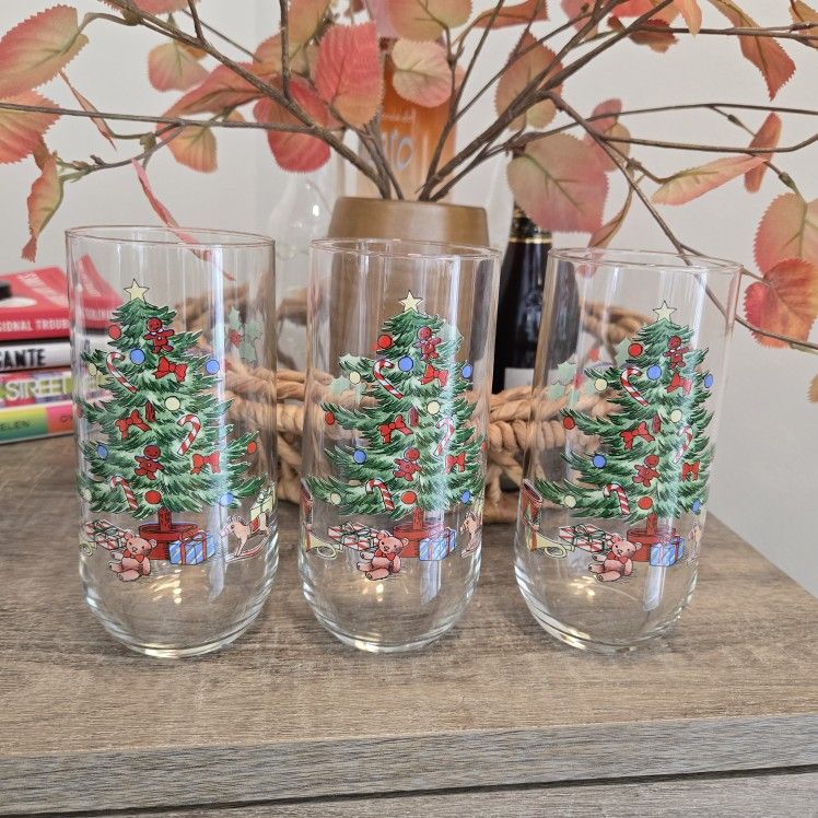 🎄 Holiday Glassware Bundle – 12 Pieces (includes carrying case)