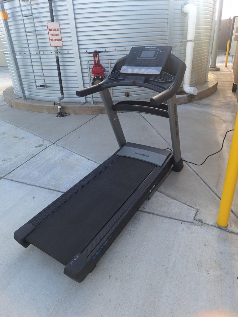 NordicTrack Elite 900 Folding Treadmill
