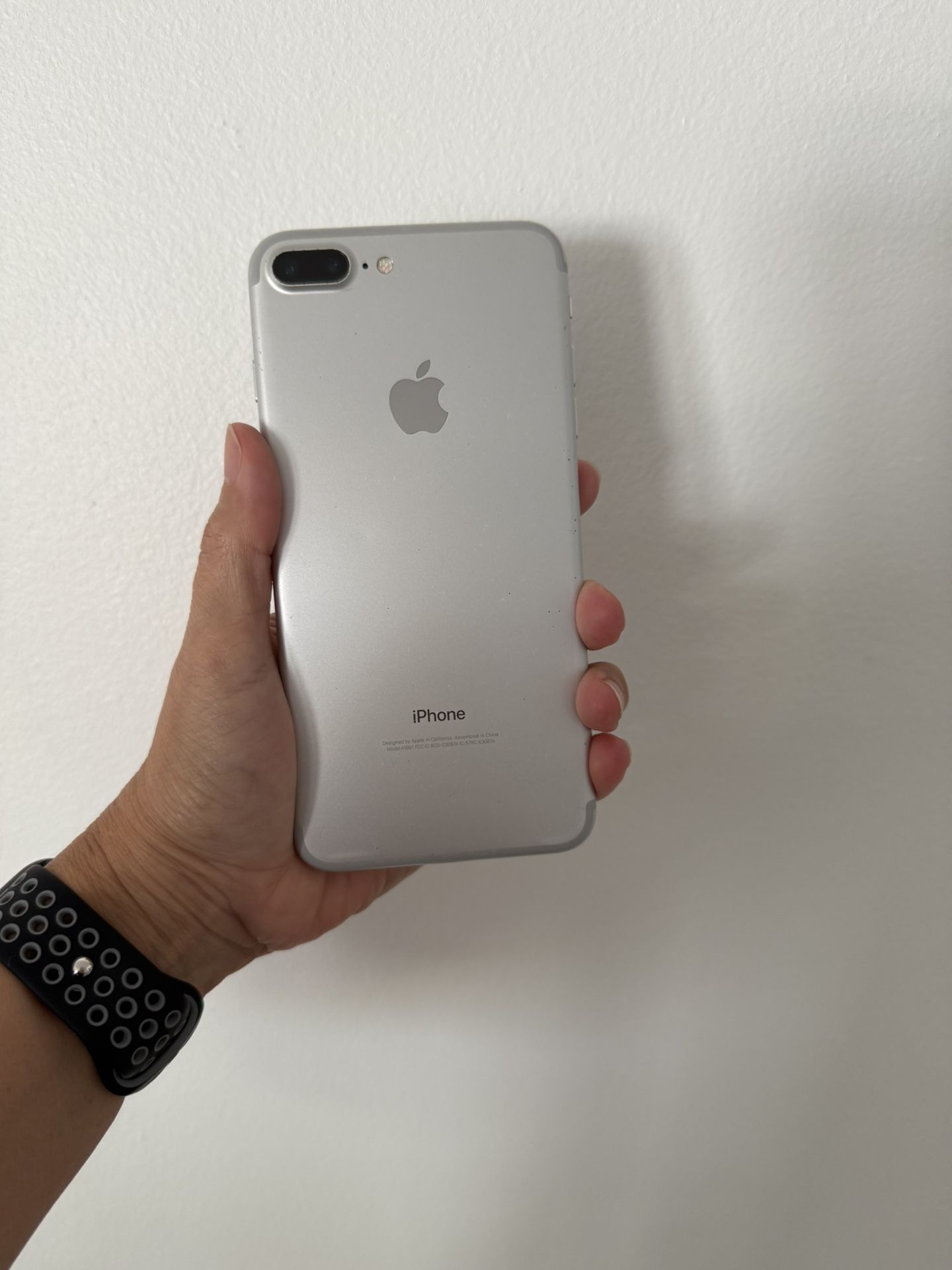 Apple iPhone 7 Plus Silver / White 128 GB, No Cracks, Unlocked For Any Carrier, Comes With Charger And Black Case.