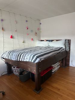 King Bed Frame & Queen Mattress