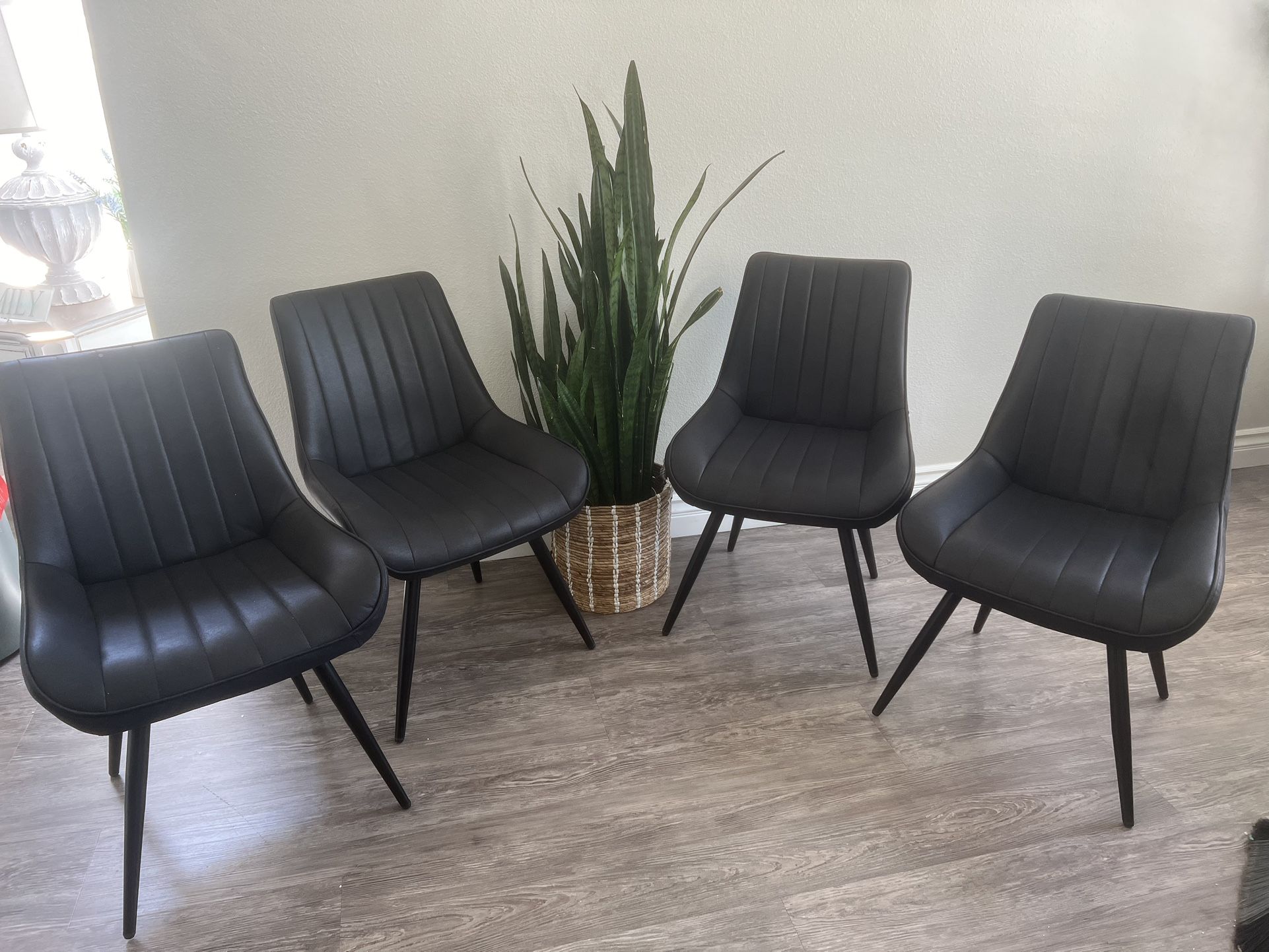 Modern Dining Chairs Set of 4, Comfy Dining Room Chairs with Thick Cushions, Upholstered Fabric Kitchen Side Chairs with Metal Legs, Black