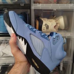 Air Jordan 5 UNC 