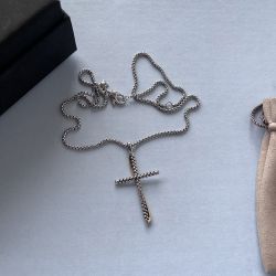 Cross Necklace Twisted 