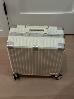 20” Carry-On Suitcase – Lightweight Hard Shell Spinner
