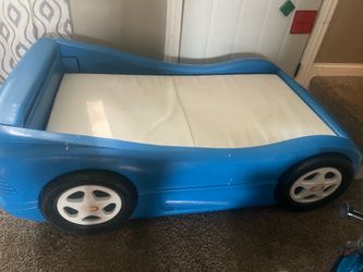 Little tikes Toodler cars bed