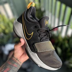 Nike PG 1 Size 11 Basketball Shoes Black Gold Indiana Pacers Lakers Paul George