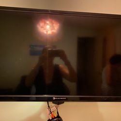 32” Flat Screen TV
