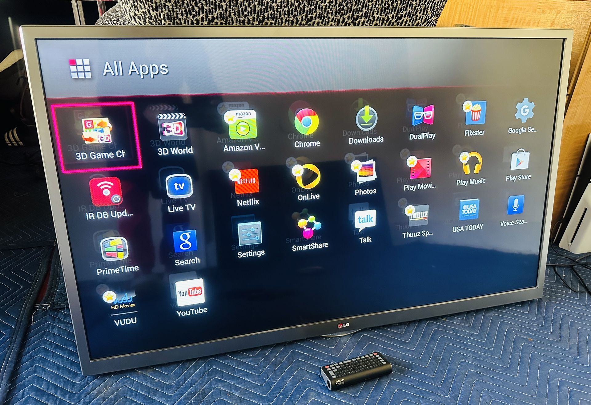 50 Inch LG 3D Smart TV with the Original Keyboard Remote & Wall Mount (Also have More TVs Available)