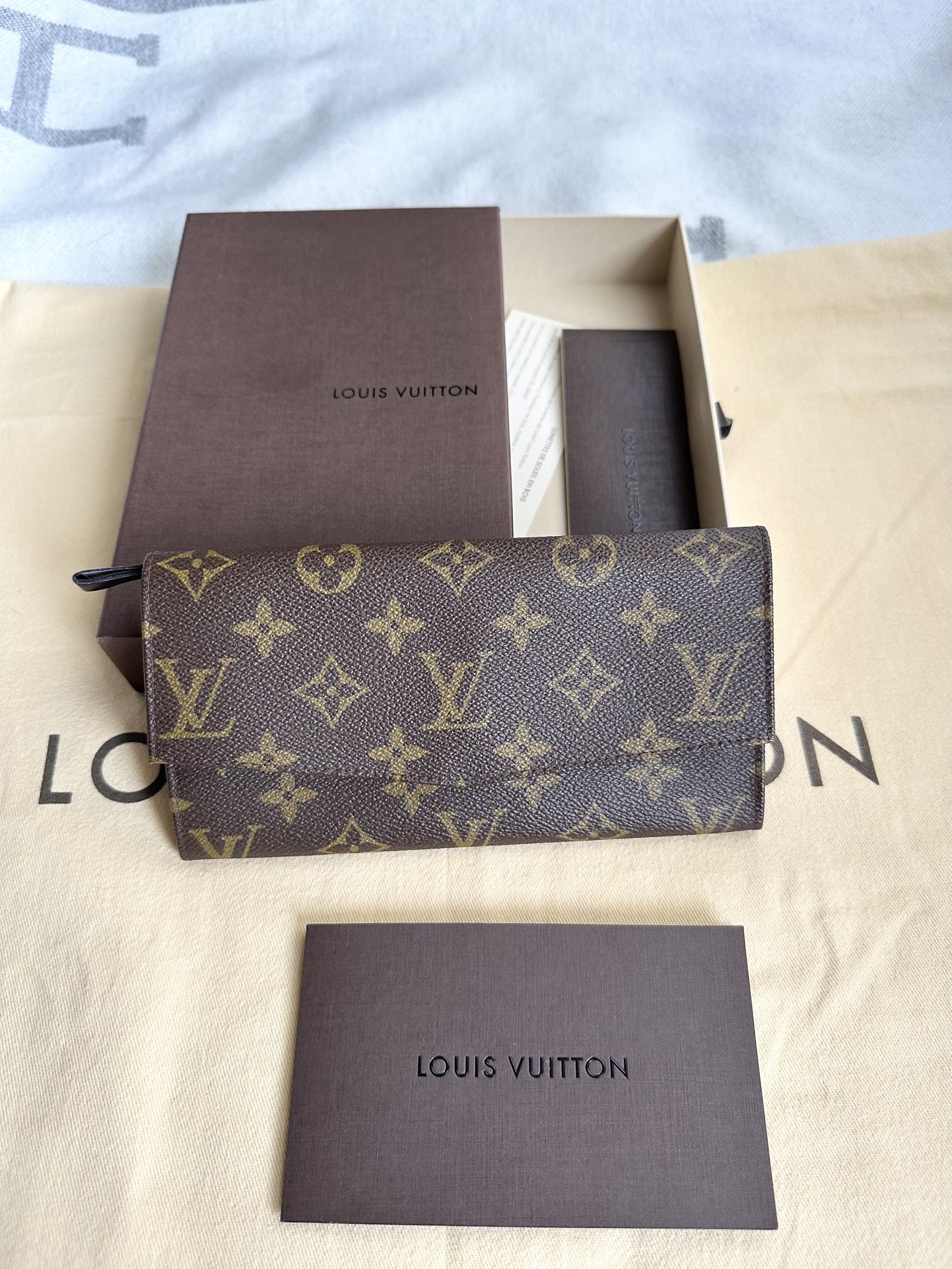 Louis Vuitton Card Holder Money Clip Saks Fifth Avenue VERY RARE for Sale  in Lake Forest, CA - OfferUp
