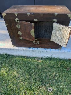 Old Korean or Chinese chest