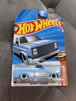 Hot Wheels ‘83 Chevy Silverado 157/250 Pearlescent Light Blue