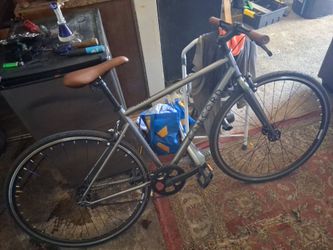 Concord Envoy City Road Bike gray/silver frame browm.handlebar grips and seat asking $105 or best offer! Must pick up.