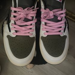 Jordan 1 Travis Scott