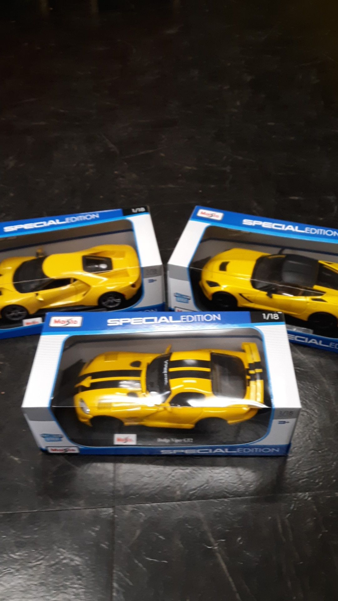 1/18 scale diecast cars
