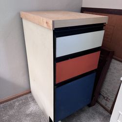 Storage Cabinet With Organizer