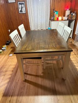 Farmhouse table & 4 chairs