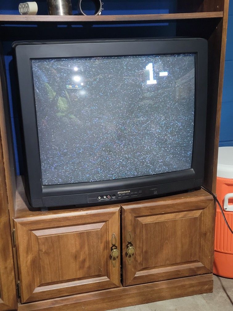 27 Inch Sylvania TV