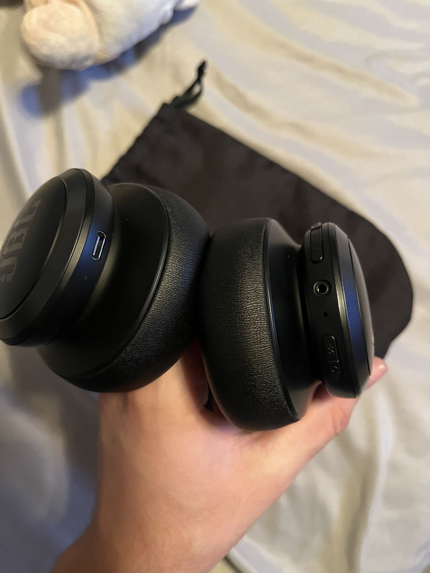 JBL LIVE660NC Wireless Headphones