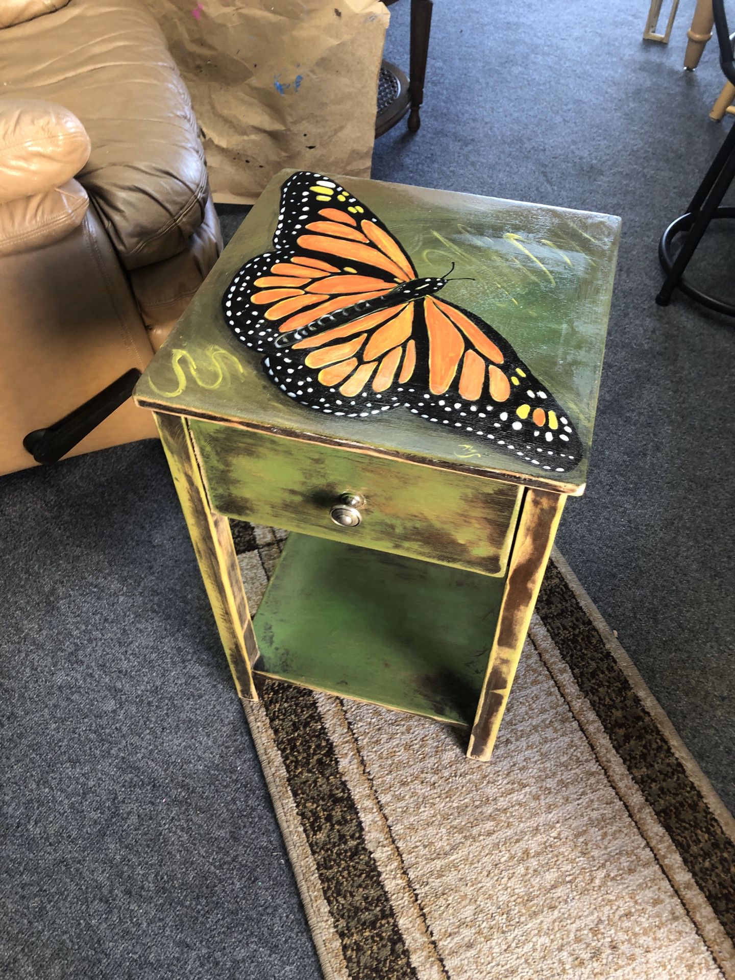Butterfly endtable