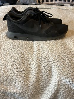 Men’s NIKE Active Sneaker Size 10