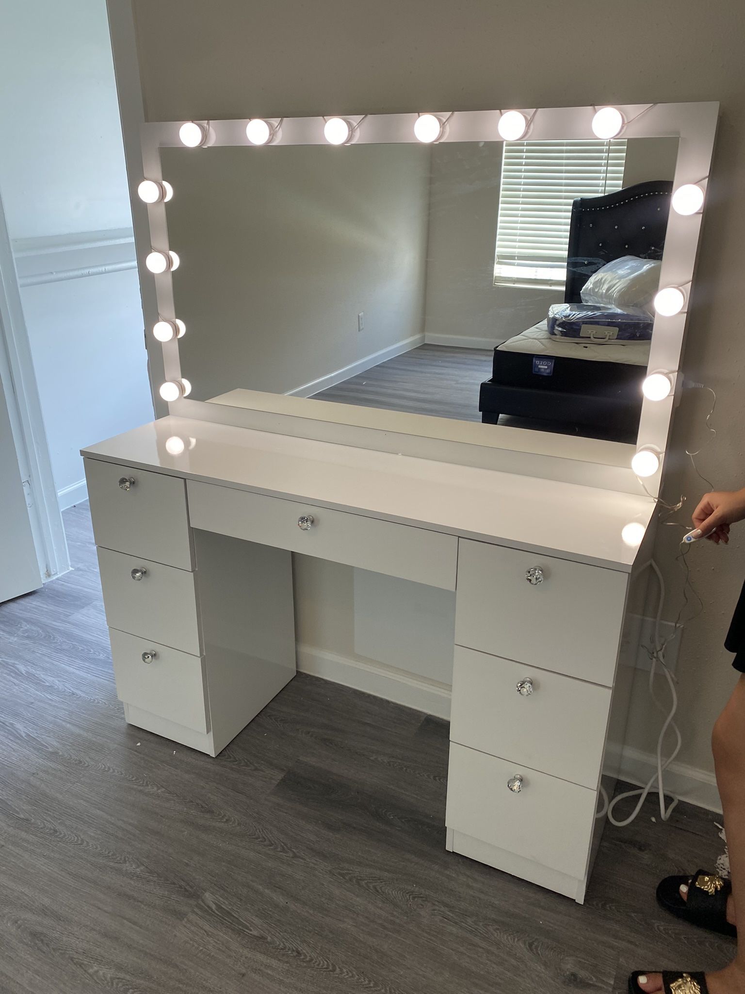 New White Make Up Vanity