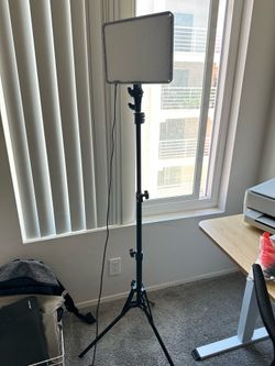 adjustable height light tripod