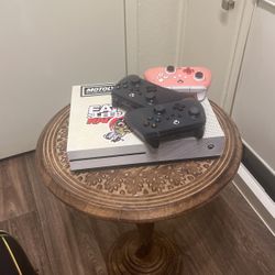 Xbox One S With Controllers